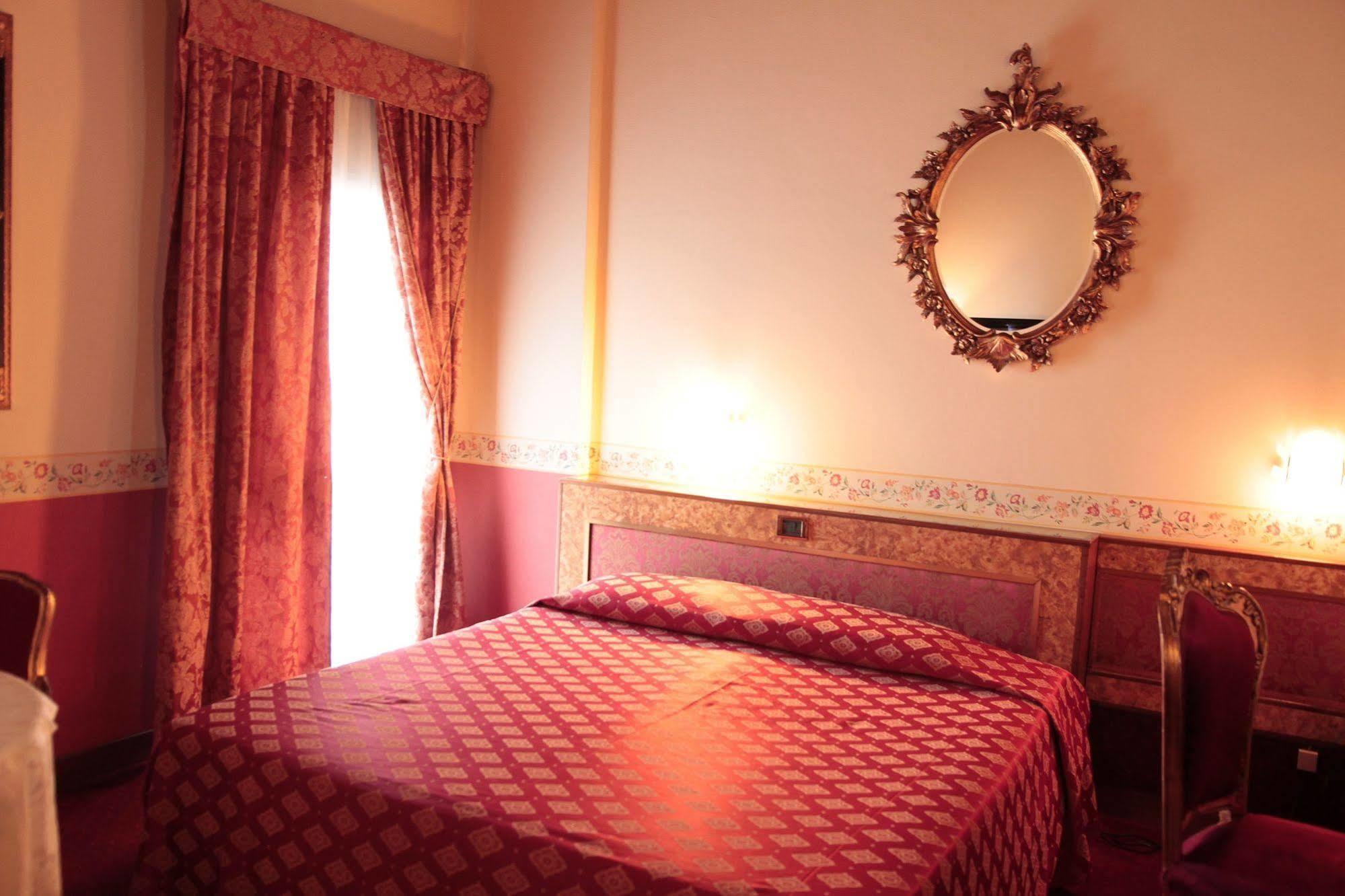 Hotel Pigalle